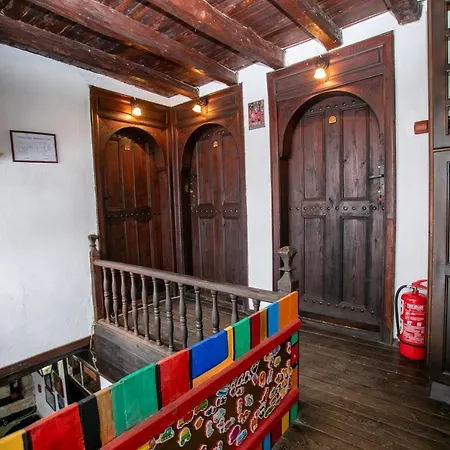 The Tinkov House In 招待所 洛维奇